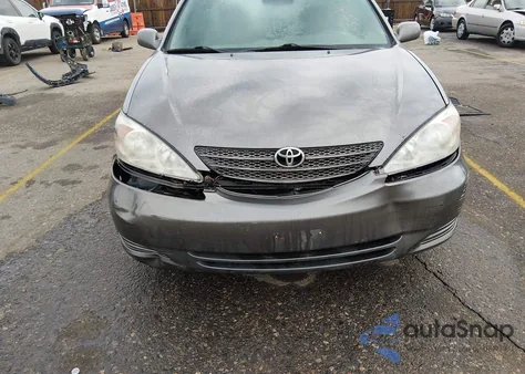 2004 Toyota Camry Le z USA, uszkodzony, nr VIN 4T1BE32K44U838195
